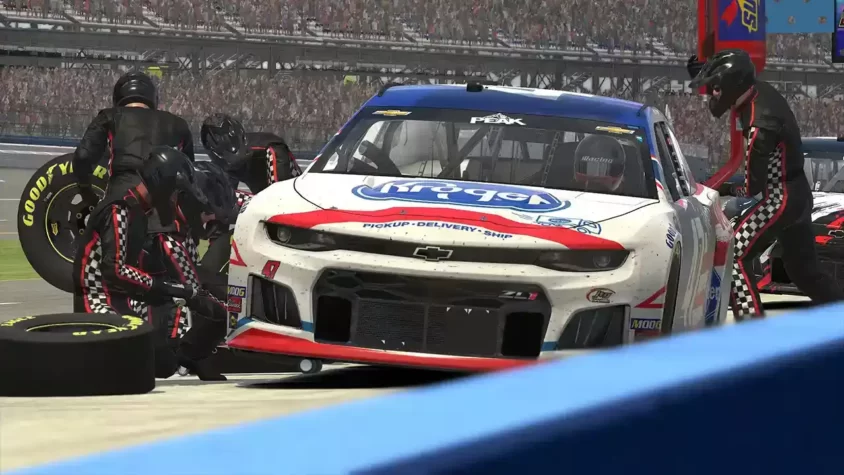 Сцена с пит-стопом в iRacing, где автомобилю меняют колеса