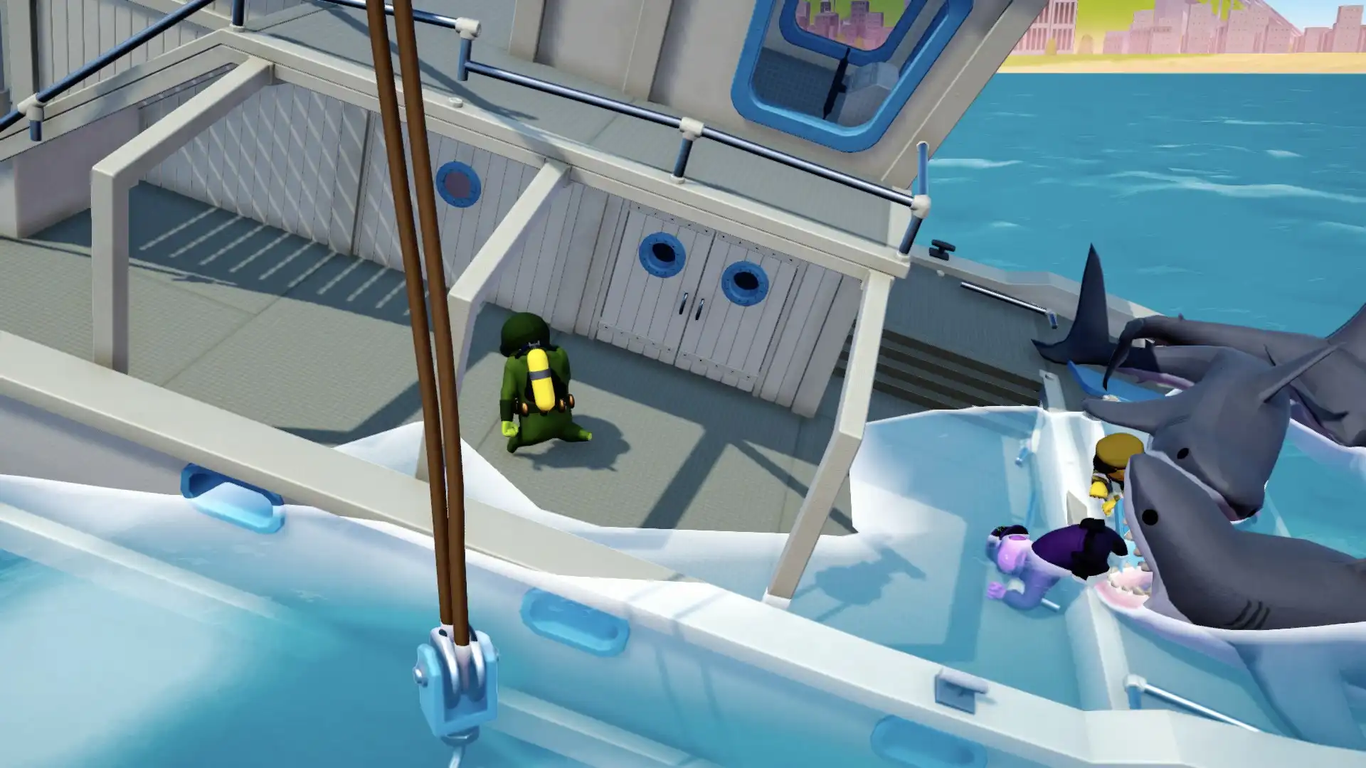 Сражение на крыше плывущего катера в Gang Beasts.