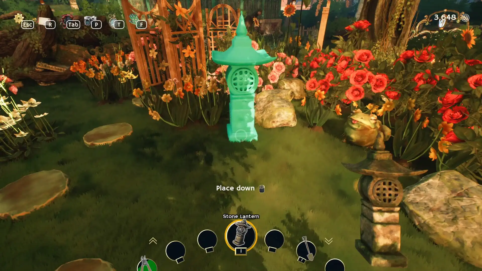 Игровой процесс Garden Life с размещением каменного фонаря среди цветов