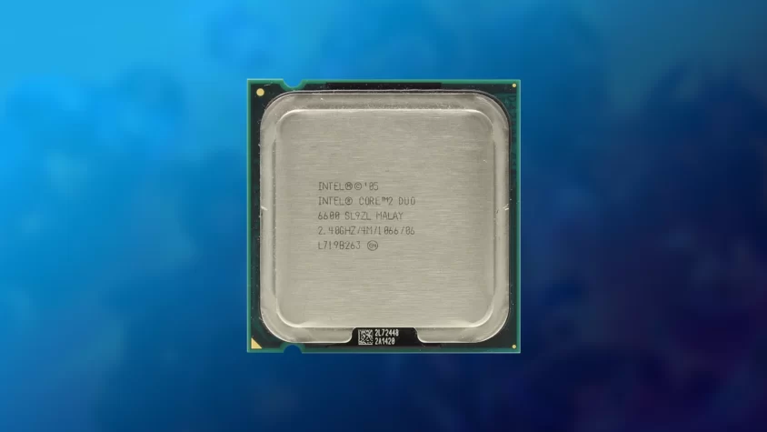 Процессор Intel Core 2 Duo E6600 на белом фоне