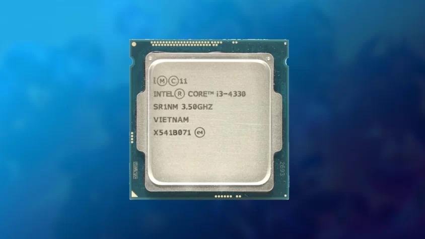 Процессор Intel Core i3-4330, вид сверху на белом фоне