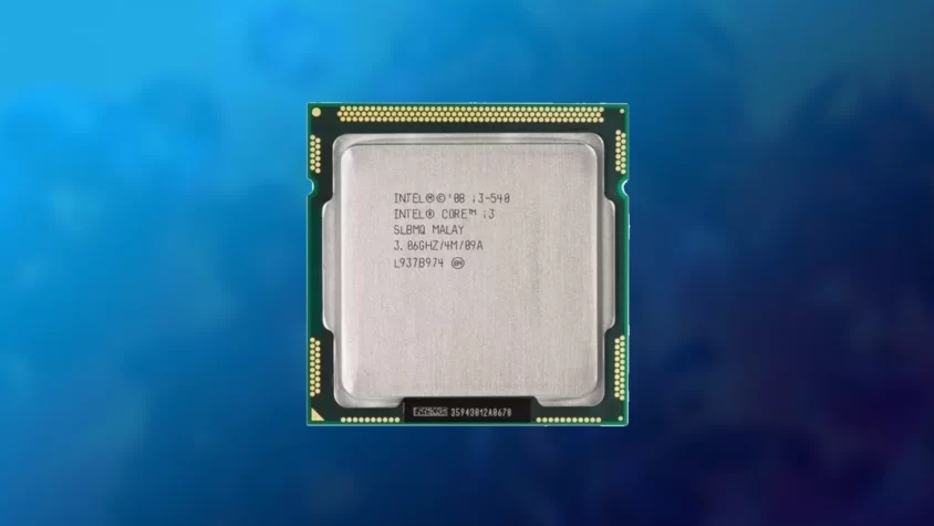 Процессор Intel Core i3-540 на белом фоне