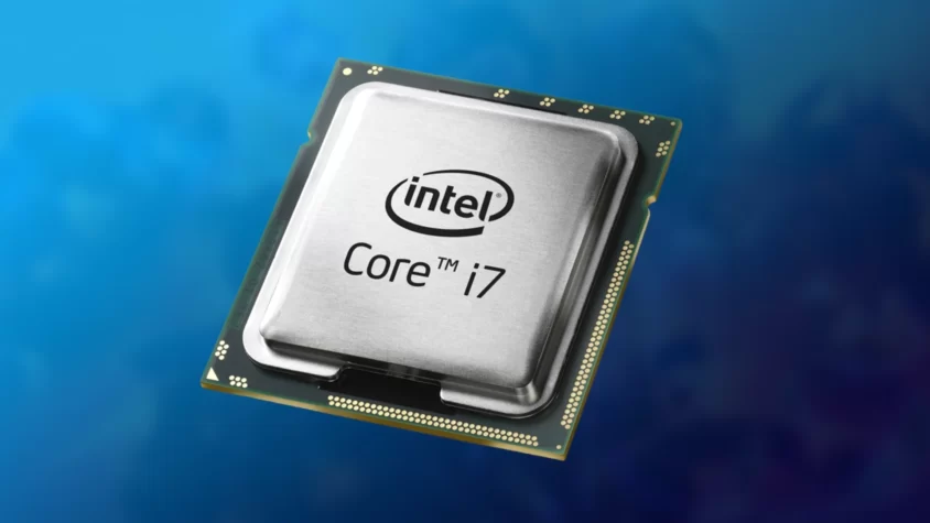 Процессор Intel Core i7-3770 на белом фоне