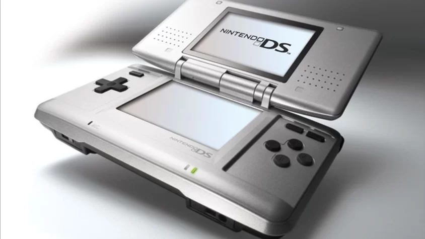 Портативная консоль Nintendo DS с двумя экранами