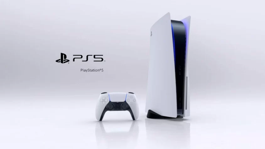Консоль Sony PlayStation 5 с контроллером DualSense на белом фоне