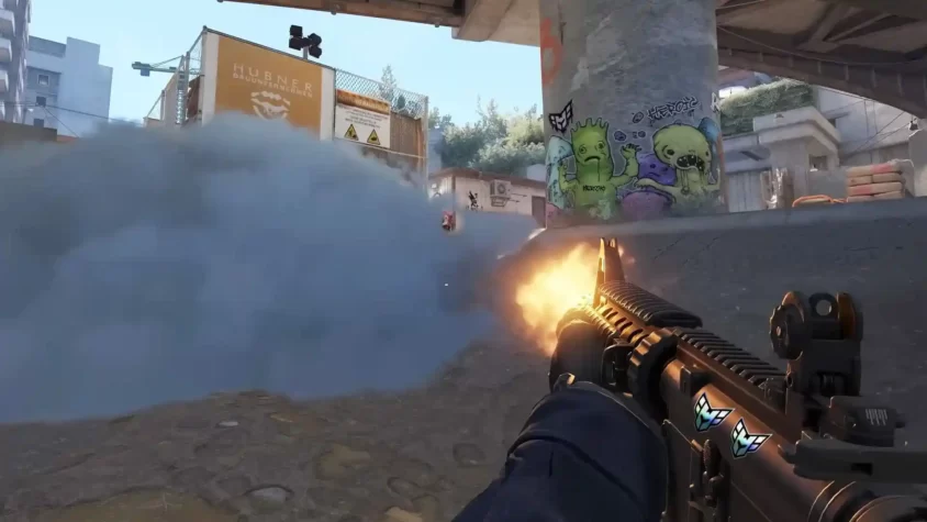 Боец в Counter Strike 2 стреляет в дымовой завесе после обновления от 12 февраля 2024.