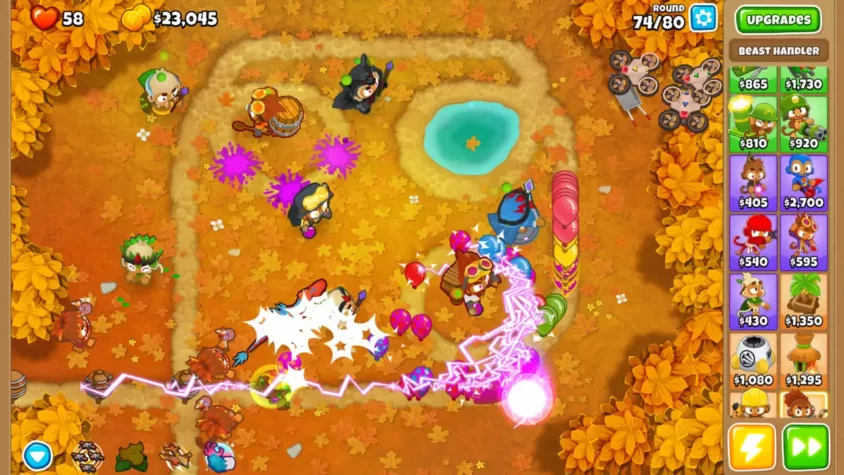 Скриншот игры Bloons TD 6 с эффектами и молниями