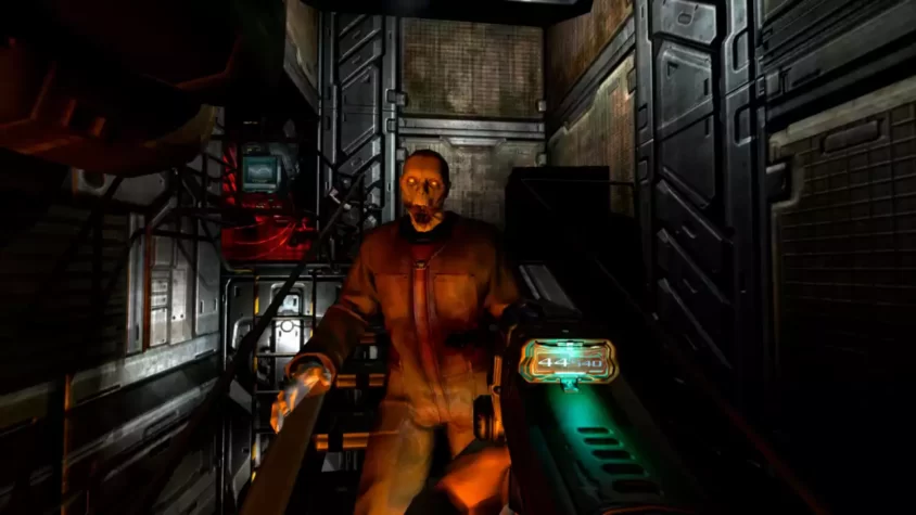 Персонаж в скафандре, прицеливающийся в камеру с опасной атмосферой Doom 3