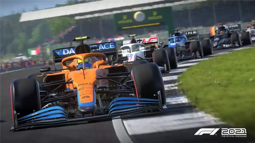 Гонка в F1 2021 на трассе в облаках