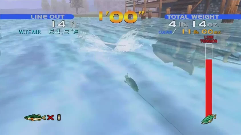 Геймплейный момент в SEGA Bass Fishing с уловом на крючке