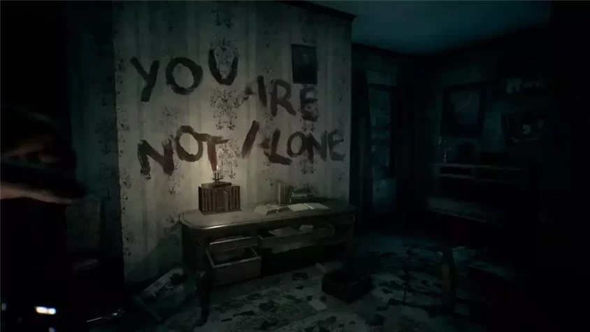 Надпись на стене: YOU ARE NOT ALONE