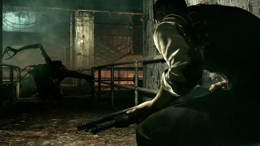 Скриншот игры The Evil Within с персонажем, целящимся в монстра