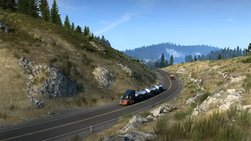 Грузовик на извилистой дороге в игре American Truck Simulator