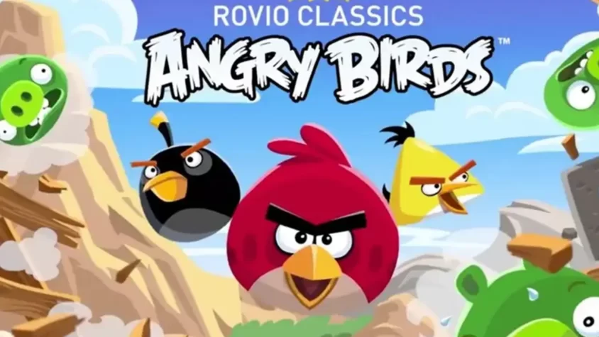 Angry Birds: Классика Обложка игры Angry Birds, с птицами и свиньями на фоне гор