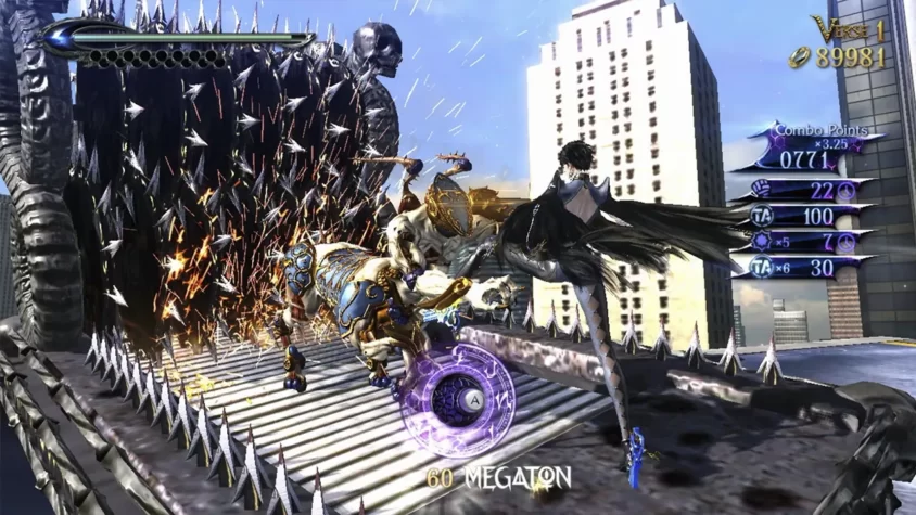 Сражение с противниками в Bayonetta 2 на фоне небоскрёбов