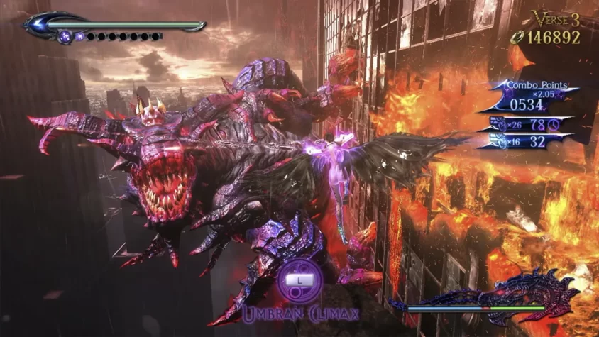 Bayonetta в битве против ангела, окружённая огненным барьером