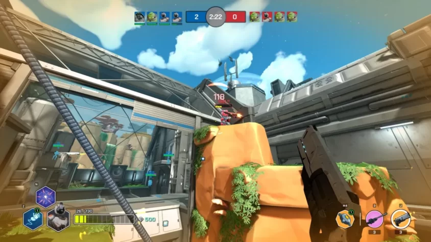 Геймплей Diabotical Rogue, атака с платформы с видом на врагов