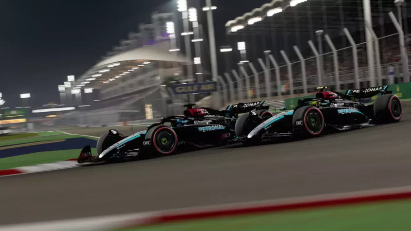 Гонка на трассе с машинами Mercedes в ночное время в игре F1 24