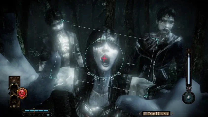 Игровой процесс Fatal Frame: Maiden of Black Water с наведением камеры на призраков