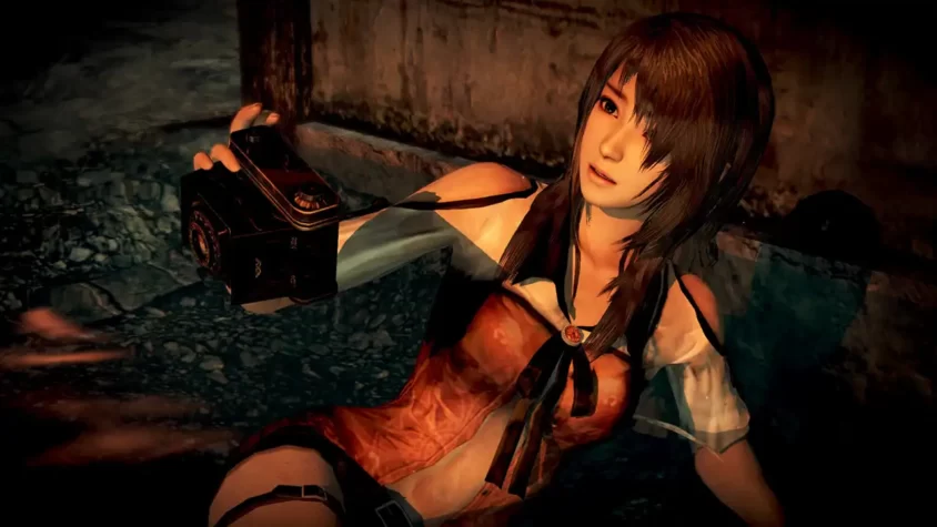 Игровой процесс Fatal Frame: Maiden of Black Water, персонаж с камерой