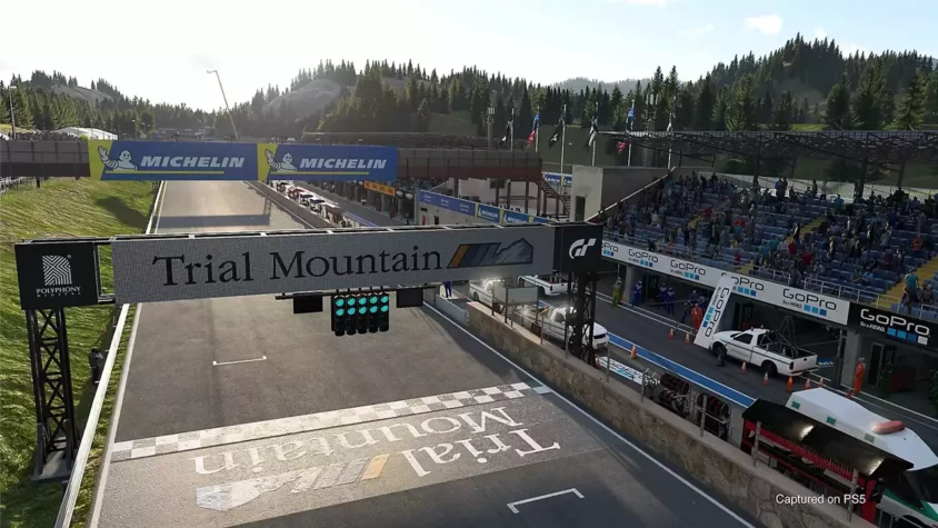 Старт гонки на трассе Trial Mountain в Gran Turismo 7