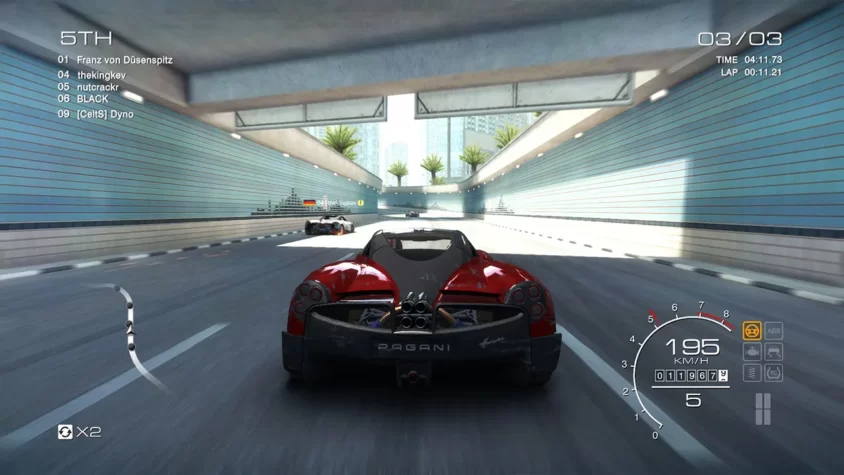 Гоночная траектория в городе на Pagani