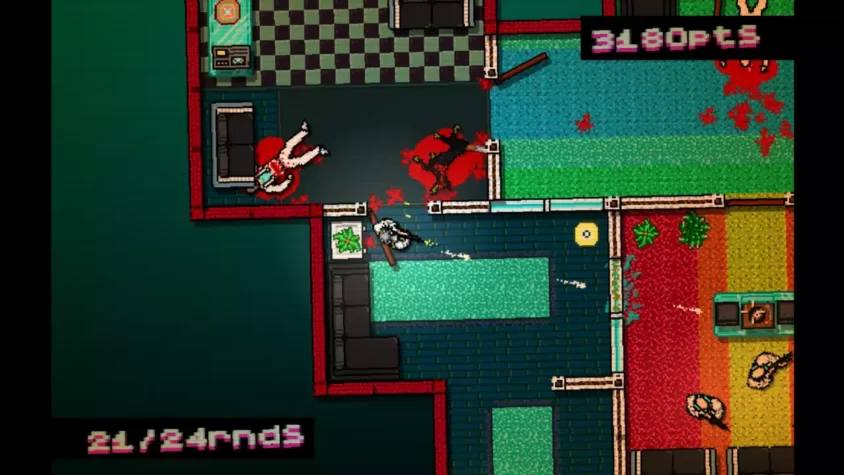 Геймплей Hotline Miami с персонажем в белом костюме и оружием