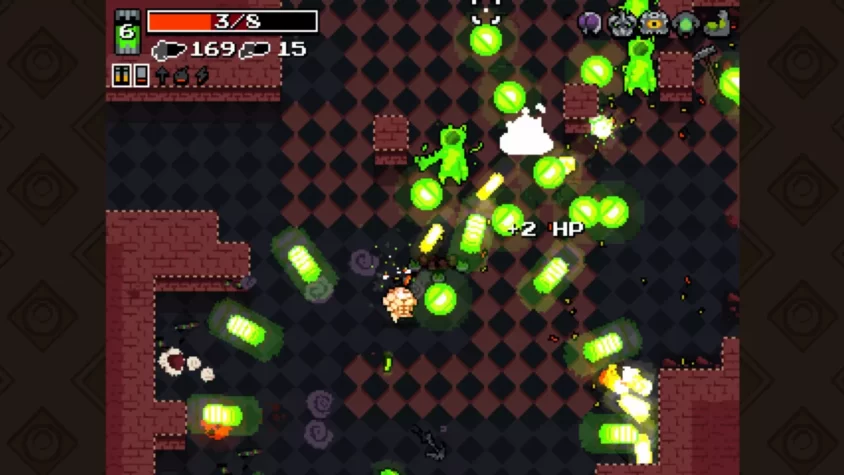 Герой с шлемом сражается с врагами в подземелье с яркими кристаллами в Nuclear Throne
