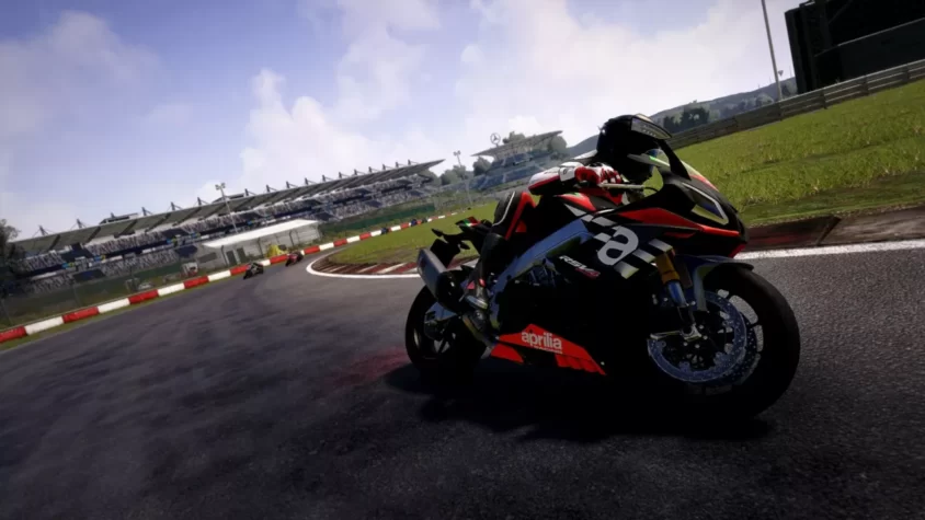 Мотоцикл Aprilia на трассе в RiMS Racing