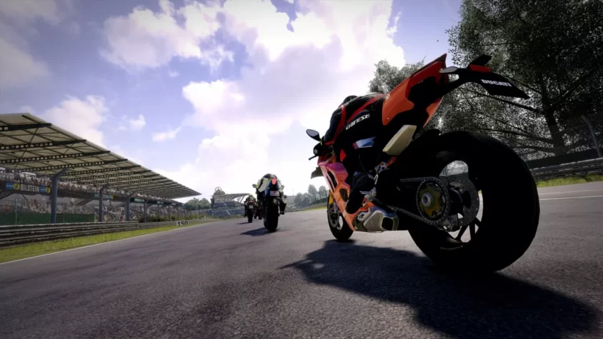 Мотоцикл Ducati на трассе в RiMS Racing