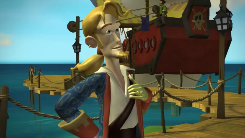 Главный герой в позе победителя на причале в Tales of Monkey Island