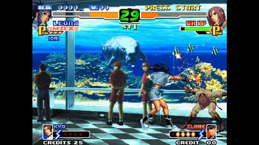 Персонажи в бою в The King of Fighters 2000