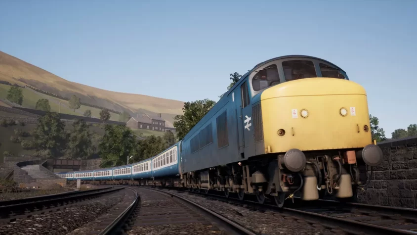 Поезд с жёлтым носом на фоне гор в Train Sim World, круто разворачиваясь на повороте
