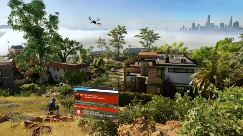 Персонаж игры Watch Dogs 2 с дронтом в руках, который находит цель на фоне города