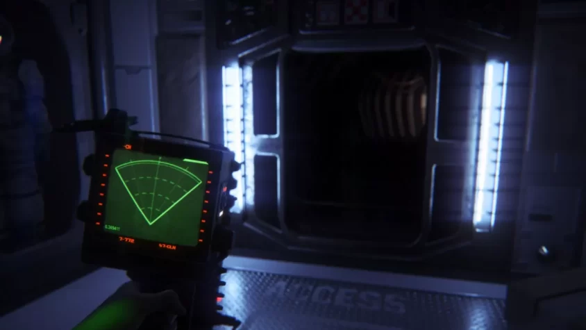 Кадр из игры Alien: Isolation, где персонаж использует сканер, а на заднем плане тёмный проход с загадочной формой