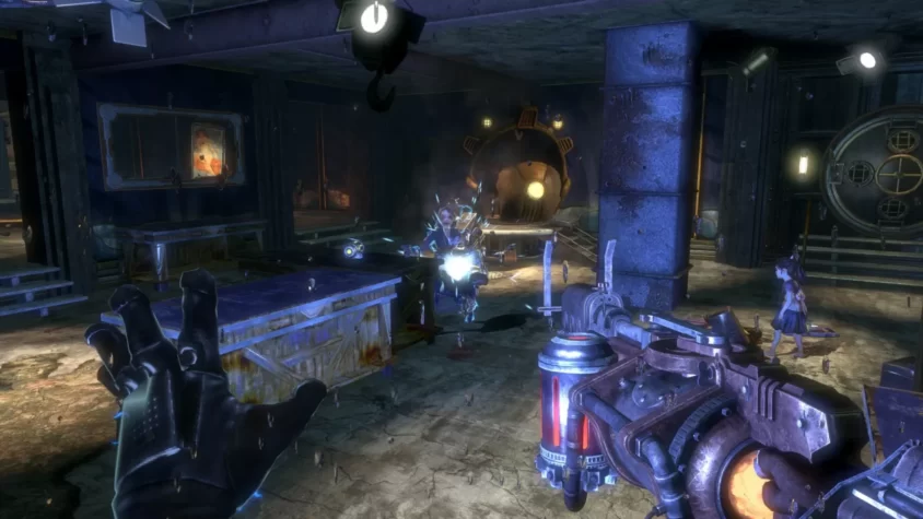 Персонаж с электрическим оружием против врага в BioShock 2 Remastered