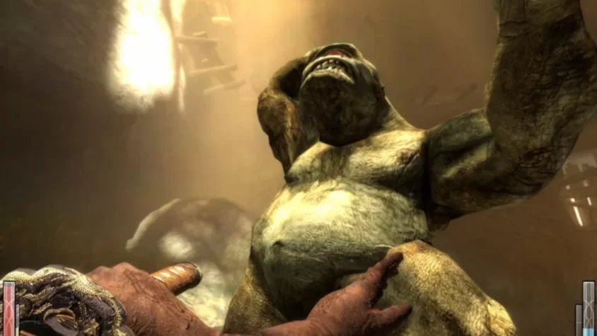 Герой Dark Messiah of Might and Magic сражается с гигантским существом в подземелье