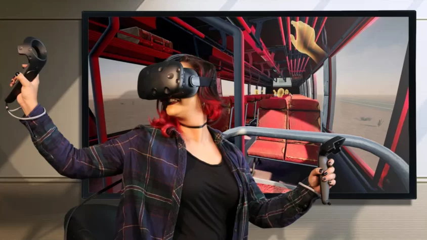 Геймер в виртуальной реальности в Desert Bus Simulator