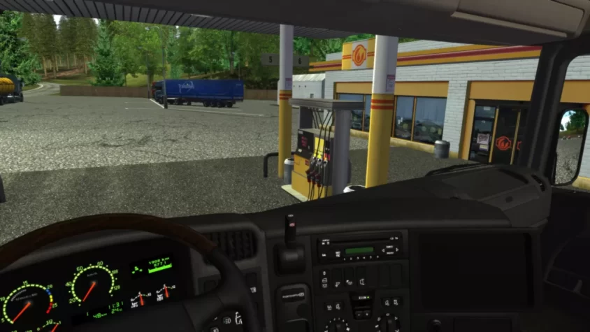 Вид из кабины грузовика на заправочной станции в Euro Truck Simulator