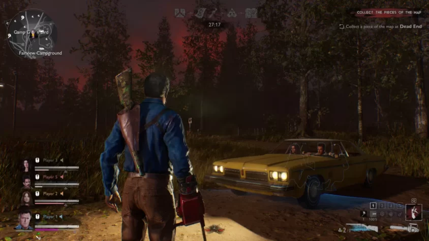 Ash Williams перед жёлтым автомобилем с командой, готовящийся к следующей битве с монстрами в Evil Dead: The Game