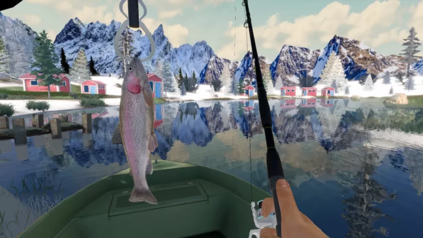 В игре Fishing Adventure игрок вытаскивает рыбу с помощью удочки в лодке на фоне снежных гор и ярких домиков