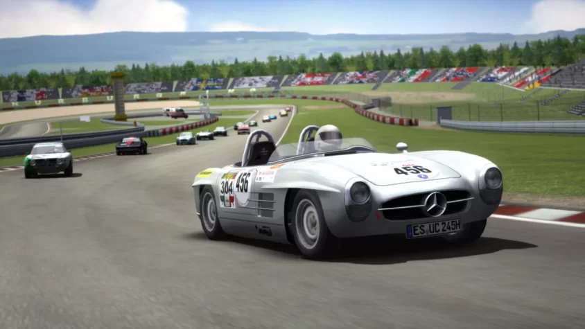 Гонки в GT Legends, автомобиль Mercedes на трассе