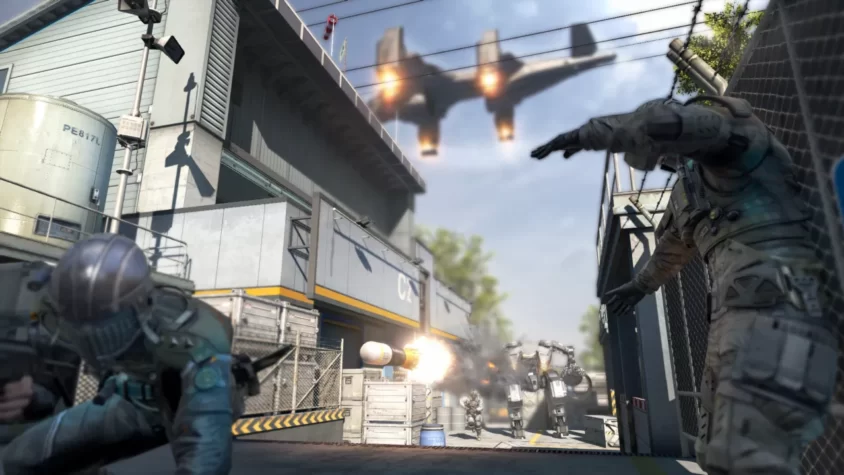 В игре Ironsight персонажи сражаются с роботами на фоне города, небо заполнено истребителями