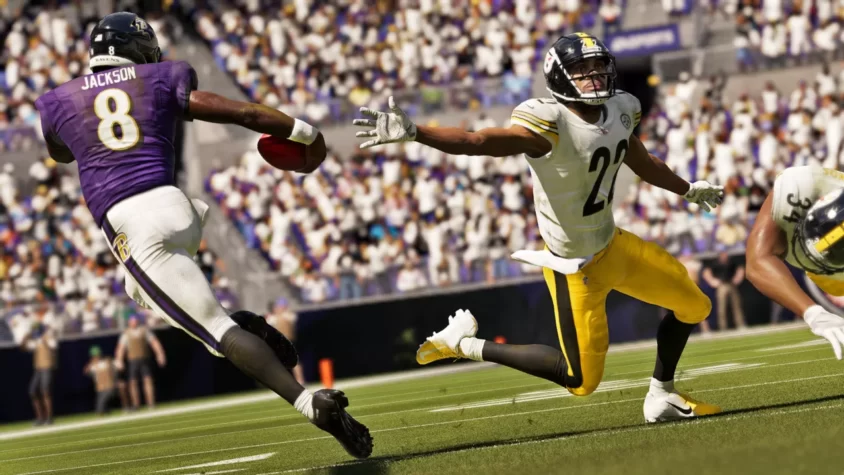 Ламар Джексон уворачивается от защитника в Madden NFL 21