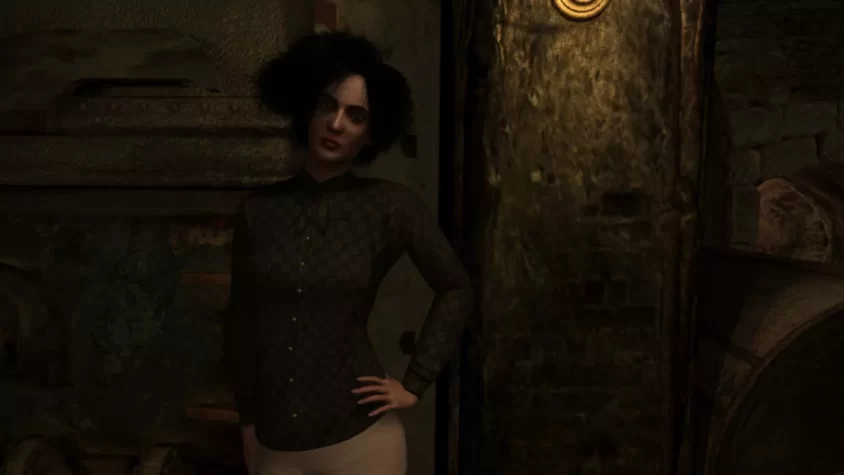 Персонаж из Nancy Drew: Ghost of Thornton Hall стоит в коридоре, готовый напугать