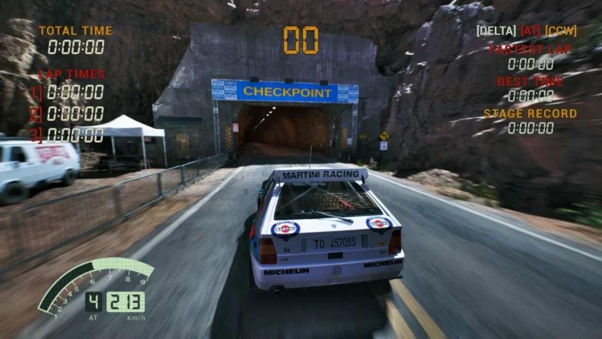 Вид из кабины в Over Jump Rally, проезд через контрольную точку с тоннелем впереди