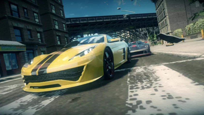 Ridge Racer Unbounded: жёлтая машина мчится по разрушенному городу