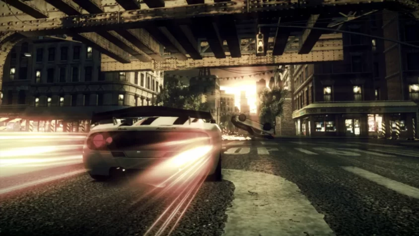 Ridge Racer Unbounded: белая машина на фоне разрушенного города и взрывов