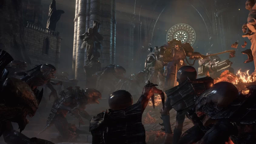 Космодесантник сражается с Тиранидами в храме в игре Space Hulk: Deathwing - Enhanced Edition