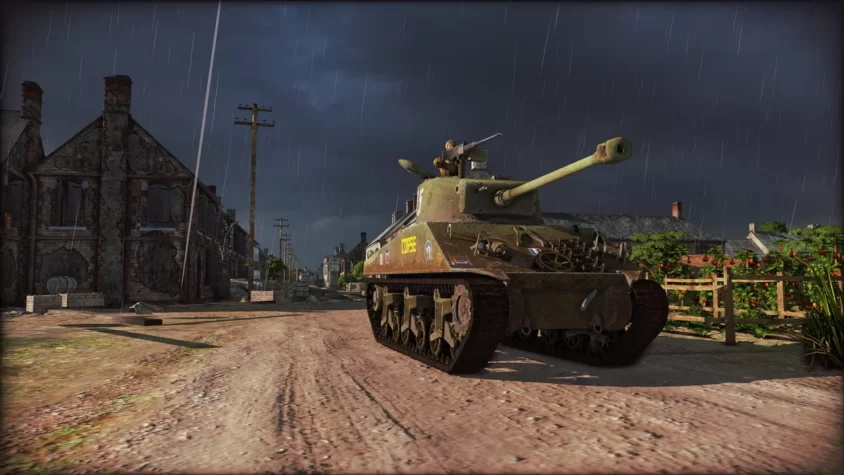 Танк в Steel Division: Normandy 44 на фоне дождя и разрушенных зданий